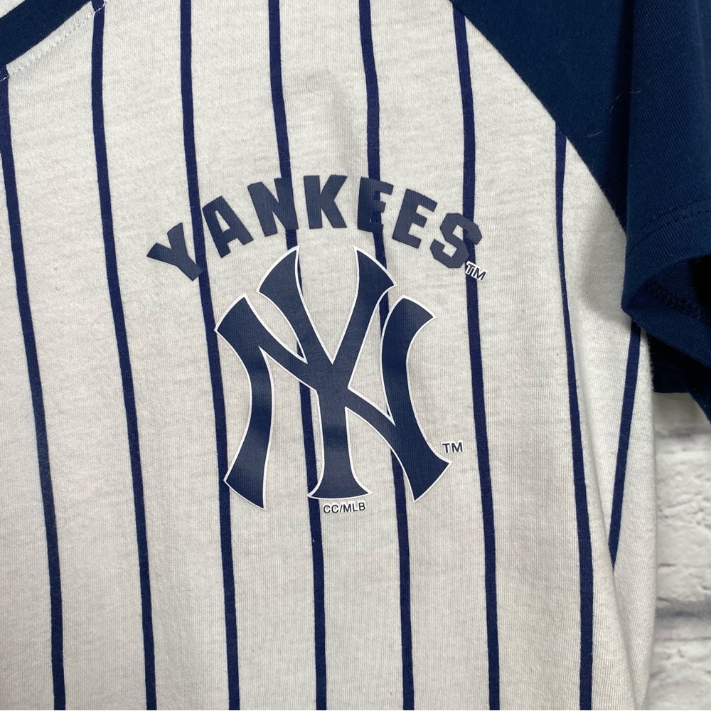 New York Yankees Pinstripe Nightshirt Size Medium - Picture 3 of 6